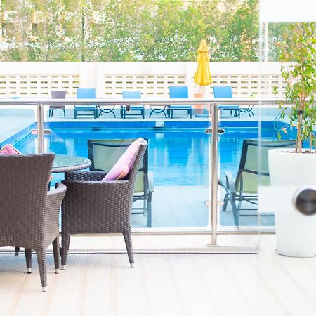 Crowne Plaza Jeddah By Ihg Hotel Exterior photo The pool at the hotel