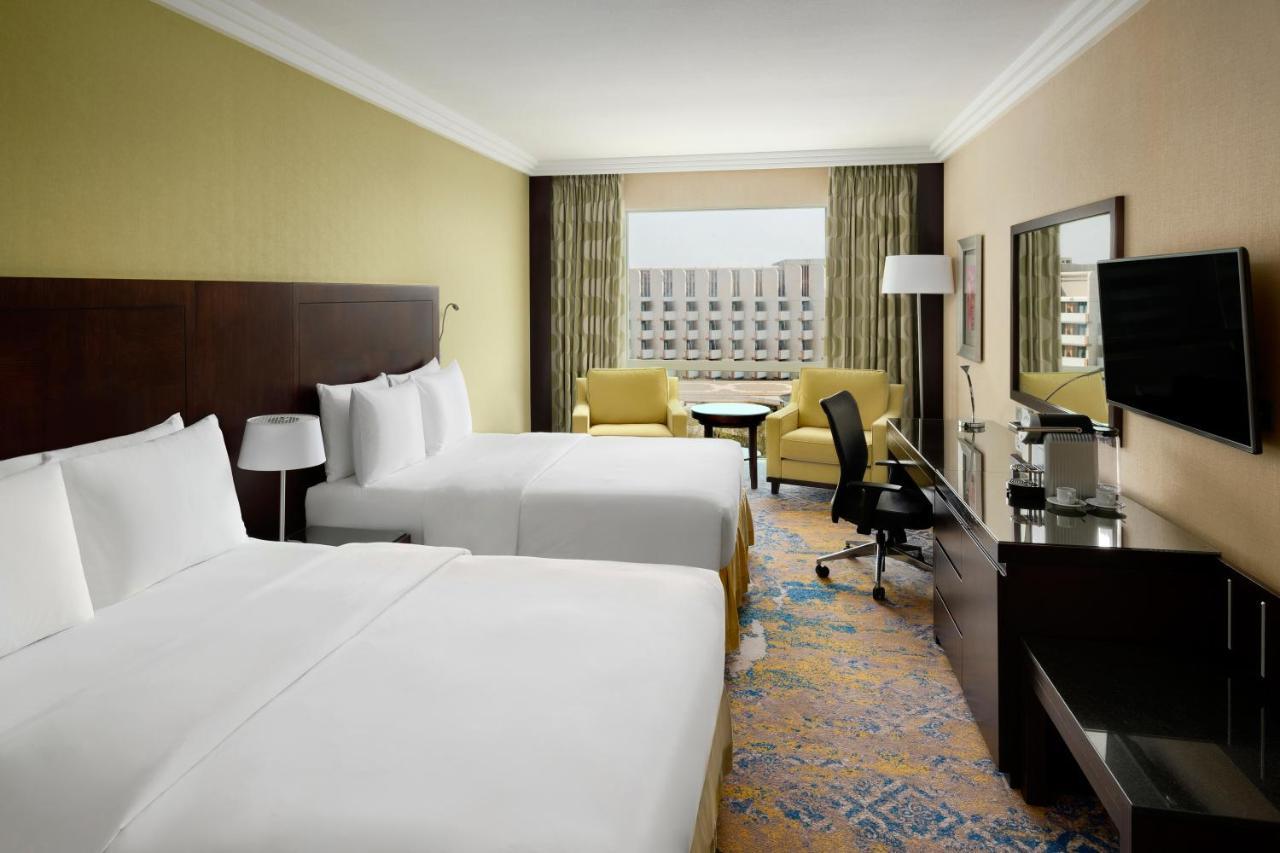 Crowne Plaza Jeddah By Ihg Hotel Exterior photo A typical guest room at the hotel