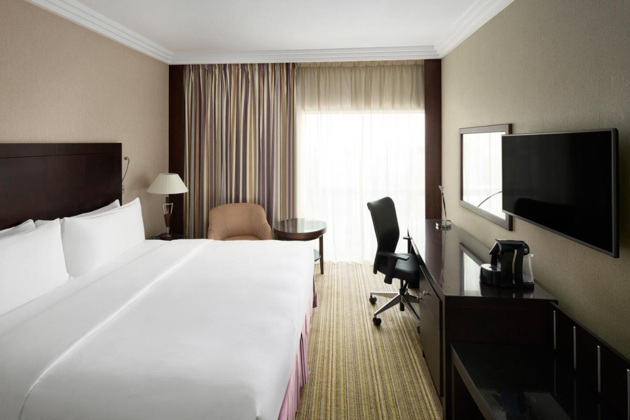 Crowne Plaza Jeddah By Ihg Hotel Exterior photo A typical room at the hotel