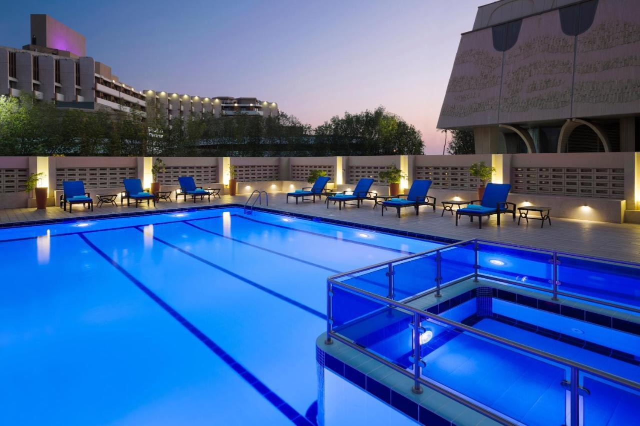 Crowne Plaza Jeddah By Ihg Hotel Exterior photo The swimming pool at the hotel