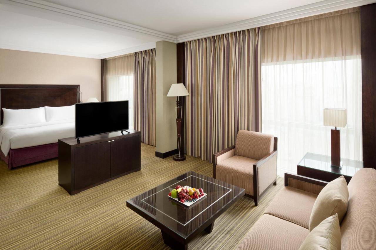 Crowne Plaza Jeddah By Ihg Hotel Exterior photo A suite at the hotel