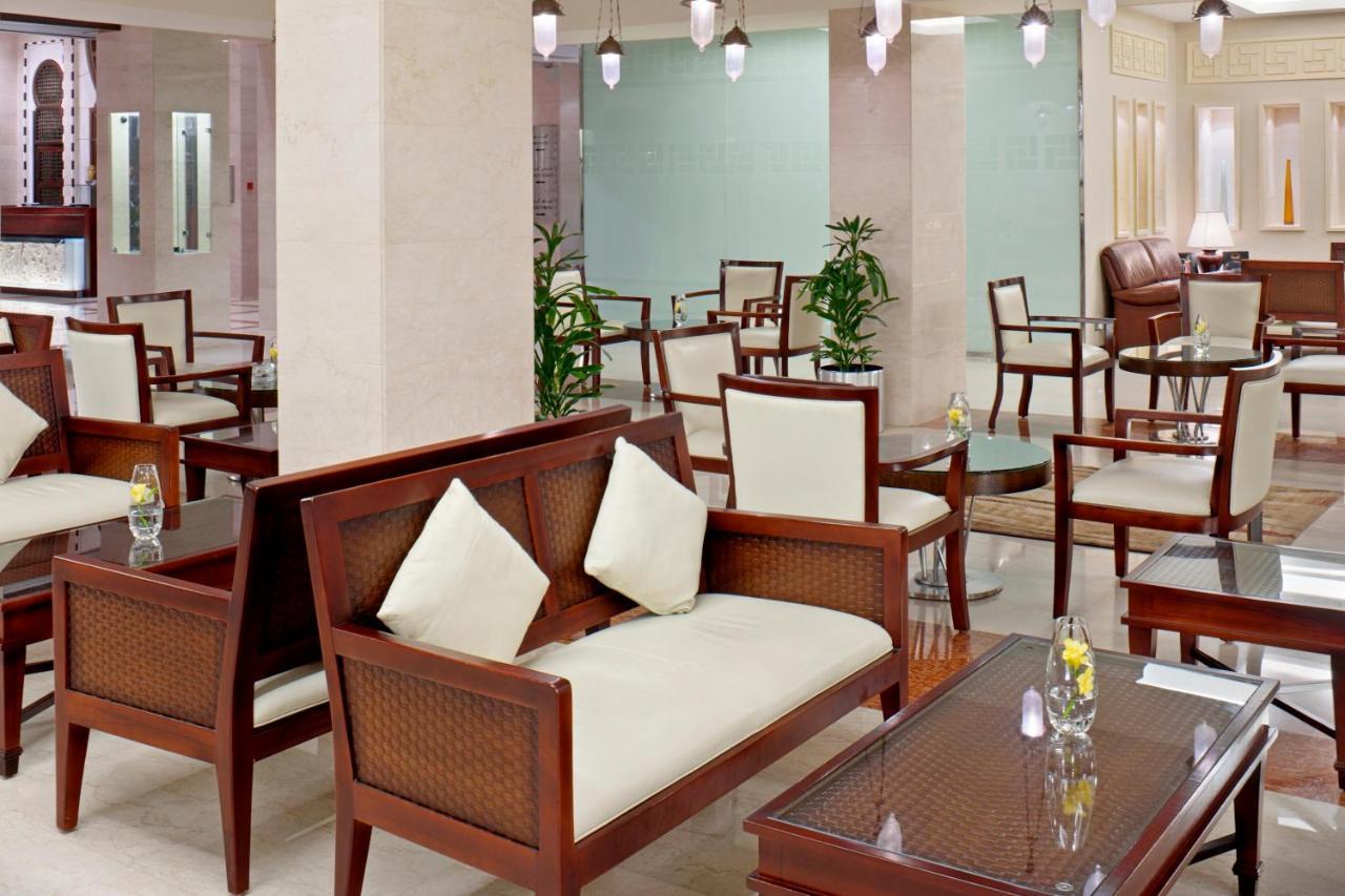 Crowne Plaza Jeddah By Ihg Hotel Exterior photo The lounge at the airport