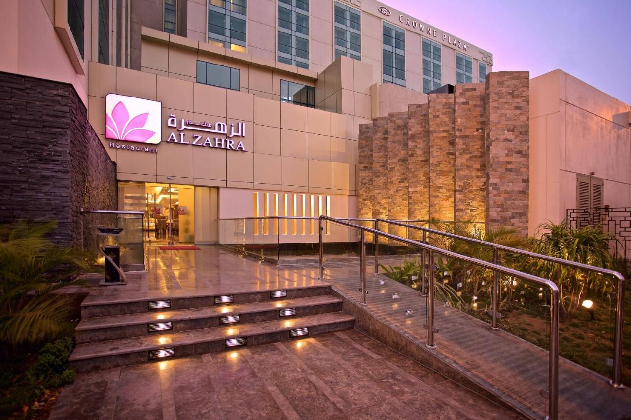 Crowne Plaza Jeddah By Ihg Hotel Exterior photo Al Zahra Hospital