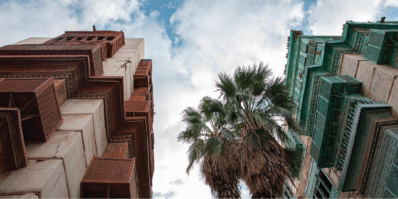 Crowne Plaza Jeddah By Ihg Hotel Exterior photo The "green" and "red" buildings