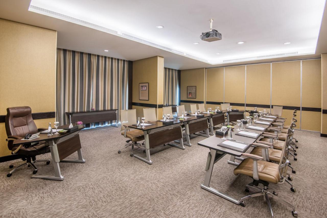 Crowne Plaza Jeddah By Ihg Hotel Exterior photo Meeting room
