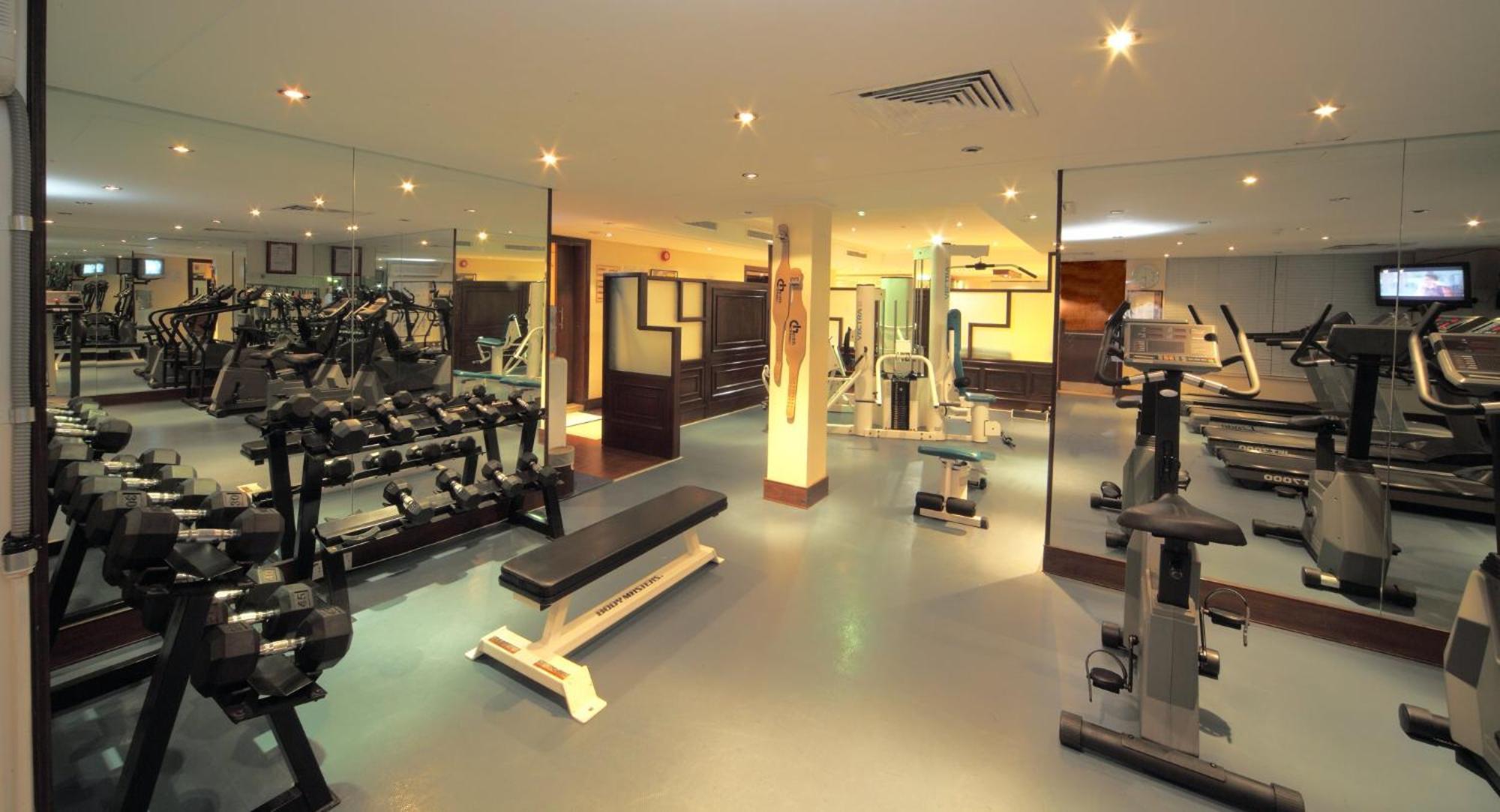 Crowne Plaza Jeddah By Ihg Hotel Exterior photo The gym at the hotel