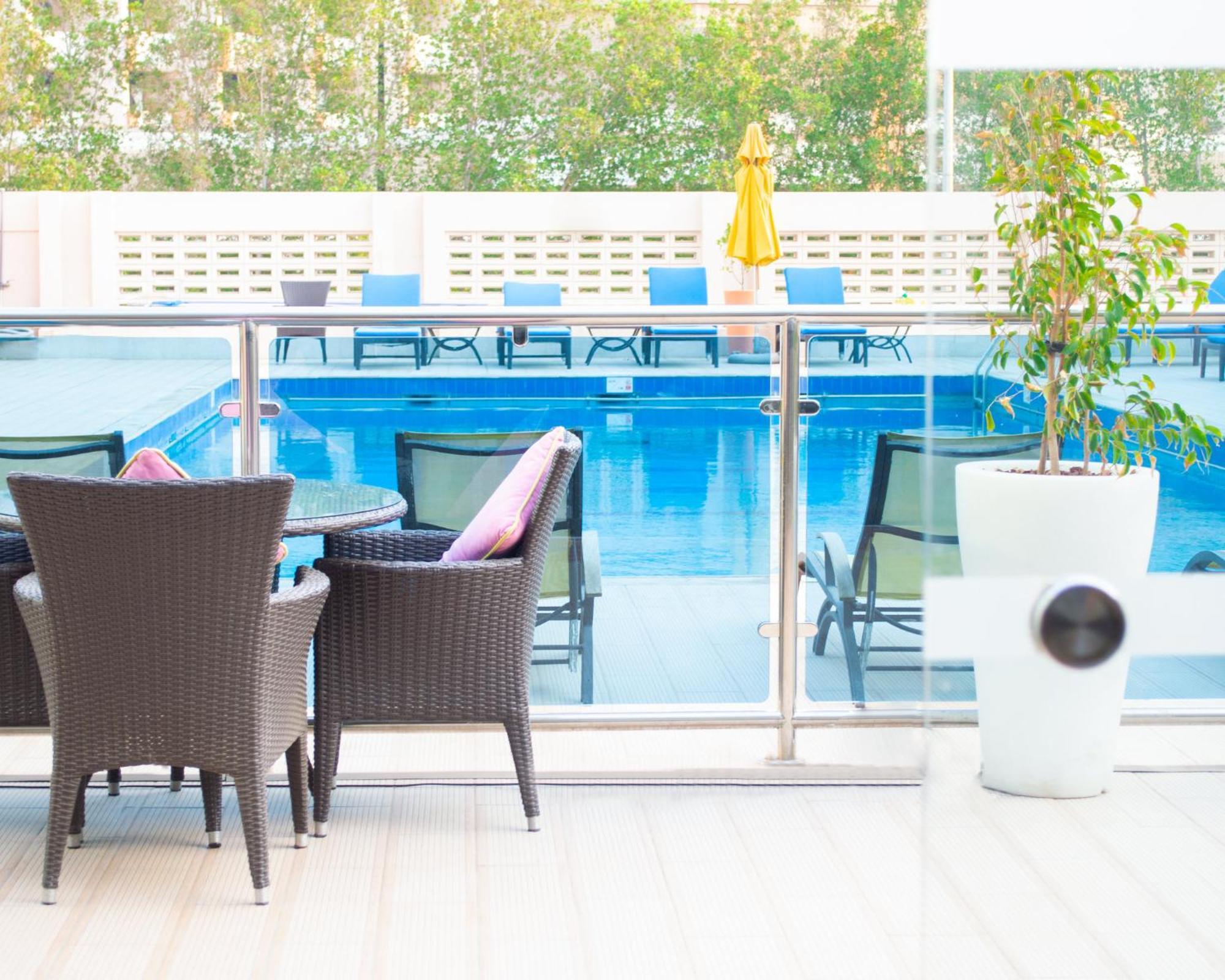 Crowne Plaza Jeddah By Ihg Hotel Exterior photo The pool at the hotel